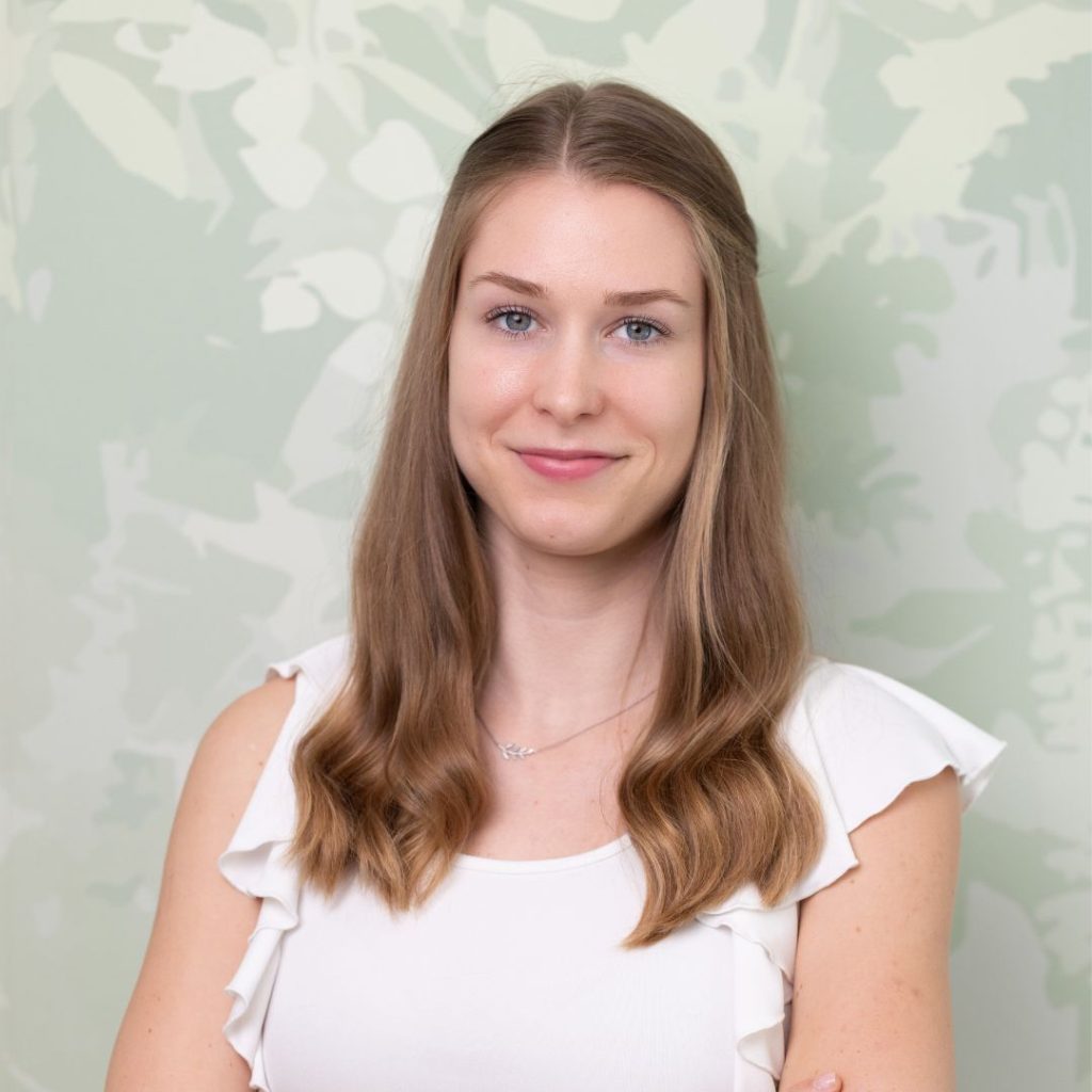 Sárvári Virág - Kozmetikus