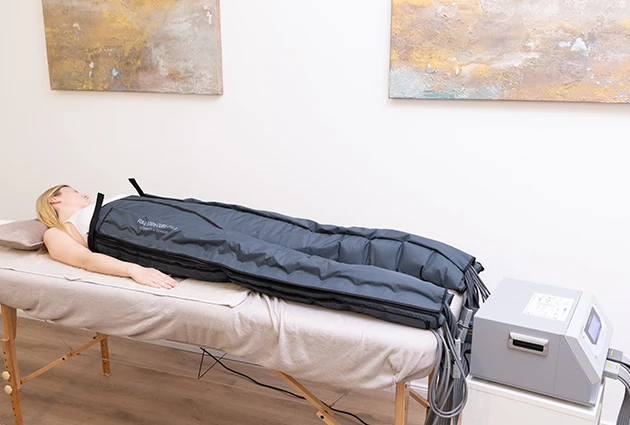 Lábdagadás és nyirokpangás csökkentése hullámmasszázzsal – gépi terápia Budapest